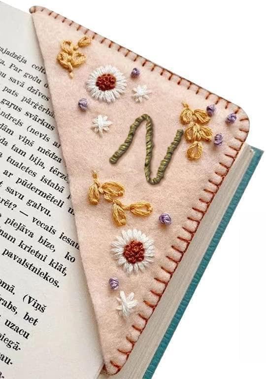 MOTEERLLU Personalized Hand Embroidered Corner Bookmark,Felt Triangle Page Stitched Handmade Bookmark,Unique Cute Flower Letter Embroidery Bookmarks Accessories for Book Lovers