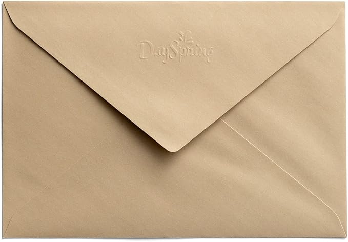 DaySpring - Peanuts Birthday - 8 Greeting Card Assortment With Envelopes