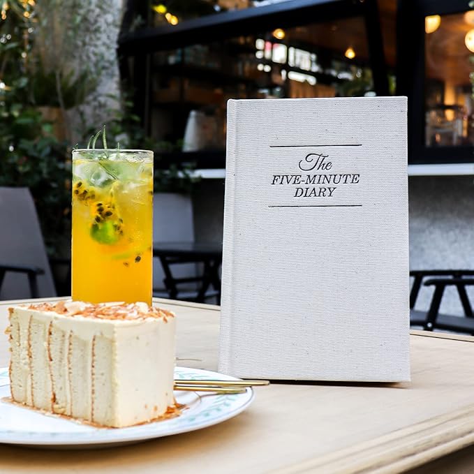 Daily Gratitude Journal for More Mindfulness, Affirmation, Happiness and Productivity - Simple Undated Effective Gratitude Journal for Women & Men