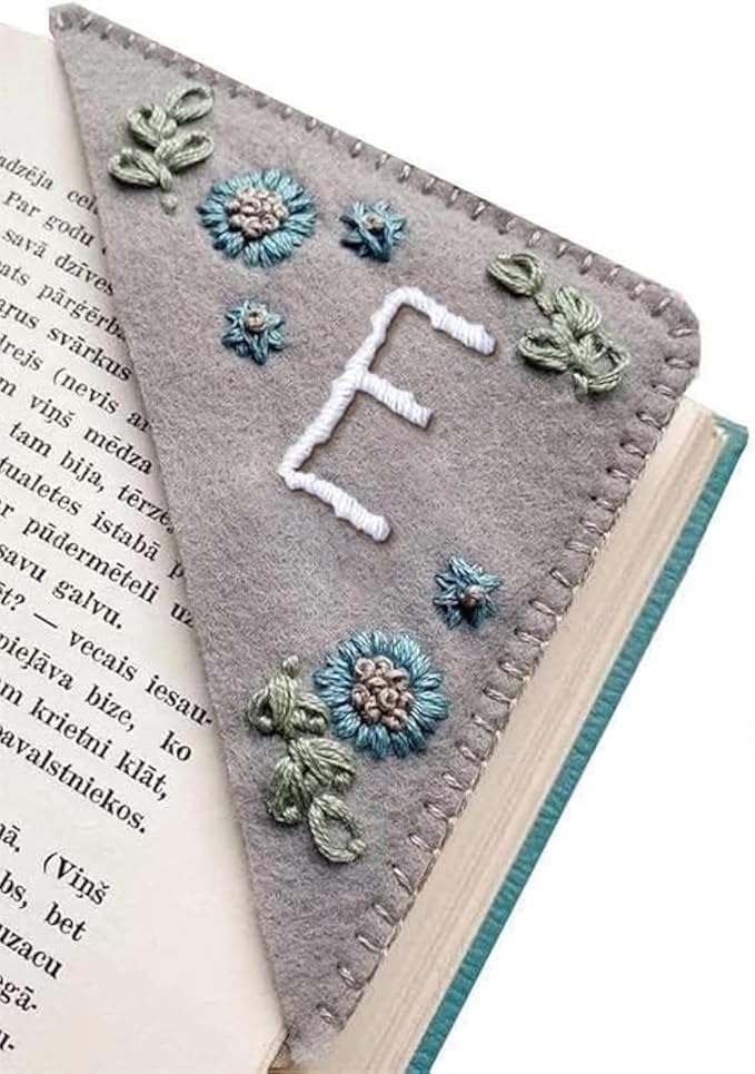 MOTEERLLU Personalized Hand Embroidered Corner Bookmark,Felt Triangle Page Stitched Handmade Bookmark,Unique Cute Flower Letter Embroidery Bookmarks Accessories for Book Lovers
