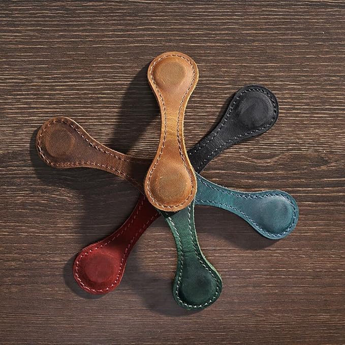 Personalized Magnetic Leather Bookmark, 26 Letters Custom Leather Bookmarks, Handmade, Leather Magnetic Bookmark for Book Lovers Readers Women Kid(Red，O）