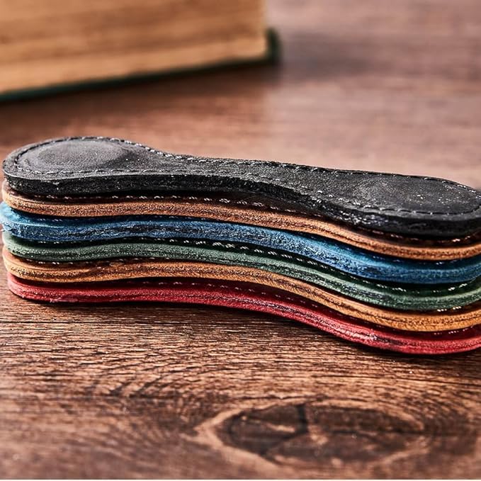 Personalized Magnetic Leather Bookmark, 26 Letters Custom Leather Bookmarks, Handmade, Leather Magnetic Bookmark for Book Lovers Readers Women Kid(Black，S）