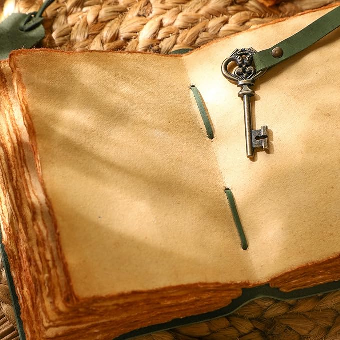 Fausta Vintage Handcrafted Leather Journal with Key for Writing, 240 Pages 7 x 5 inches, Deckled Cotton Paper Notebook/Diary for Men and Women 150 GSM Drawing/Sketchbook, Hunter Green