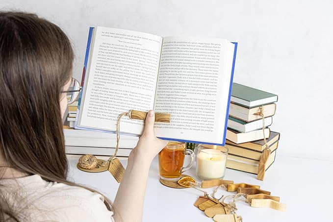 Handmade Wooden Book Page Holder - Wooden Thumb Bookmark - Novel Reading Accessories, Book Gadgets, Presents for Readers, Book Lovers Gifts, Bookworm (Maple Natural)
