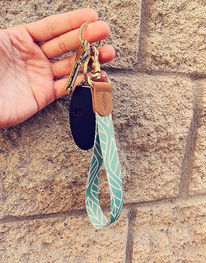POCKT Lanyard for Keys Wristlet Strap Key Chain Holder for Men and Women - Cool Hand Wrist Lanyards for Keys and Wallets
